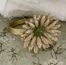 Charger l'image dans la galerie, Anneau de serviette fleur métallique H6xL4cm

