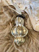 Charger l'image dans la galerie, Boule mercurisée dorée H9xL5cm
