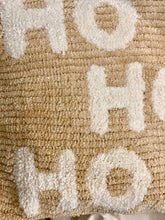 Charger l&#39;image dans la galerie, Coussin bouclette beige/crème HO HO HO 45x45cm
