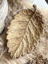 Charger l'image dans la galerie, Plateau feuille métallique brun PM 23x14cm
