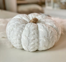 Charger l&#39;image dans la galerie, Citrouille coton blanc cassé H18xL23cm
