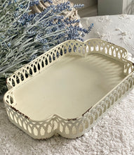 Charger l'image dans la galerie, Plateau métallique antique crème PM H6xL30xP21cm
