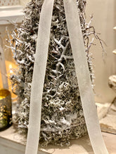 Charger l'image dans la galerie, Cone bois naturel blanchi H45xL20cm
