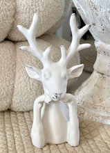 Charger l'image dans la galerie, Cerf en résine blanchie GM H30xL16cm
