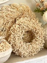 Charger l'image dans la galerie, Couronne fleurs séchées crème 30cm
