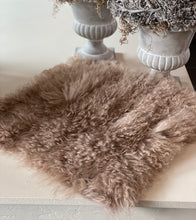 Charger l&#39;image dans la galerie, Fourrure synthétique brune 40x40cm
