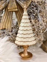 Charger l&#39;image dans la galerie, Sapin de Noël résine antique crème PM H24xL10cm
