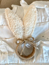 Charger l'image dans la galerie, Rond de serviette oreilles de lapin Teddy blanc cassé H15xL6cm
