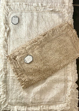 Charger l'image dans la galerie, Tapis de bain coton beige avec double volants 50x80cm
