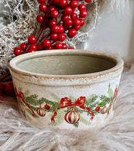 Charger l'image dans la galerie, Plat en céramique décor boules de Noël H10xL17cm
